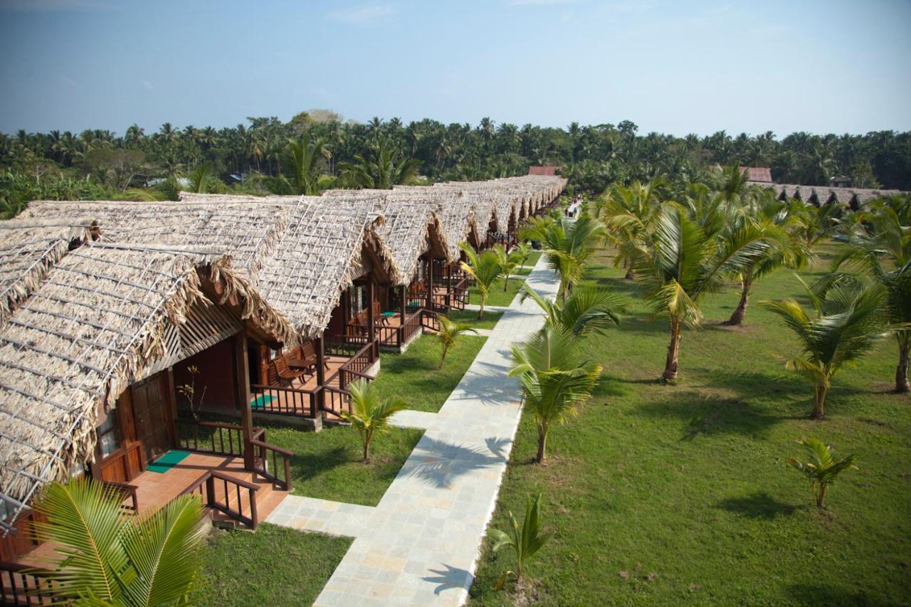 Symphony Palms Beach Resort And Spa Govind Nagar Exteriér fotografie