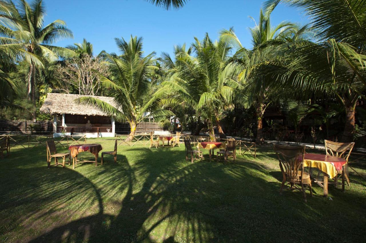Symphony Palms Beach Resort And Spa Govind Nagar Exteriér fotografie