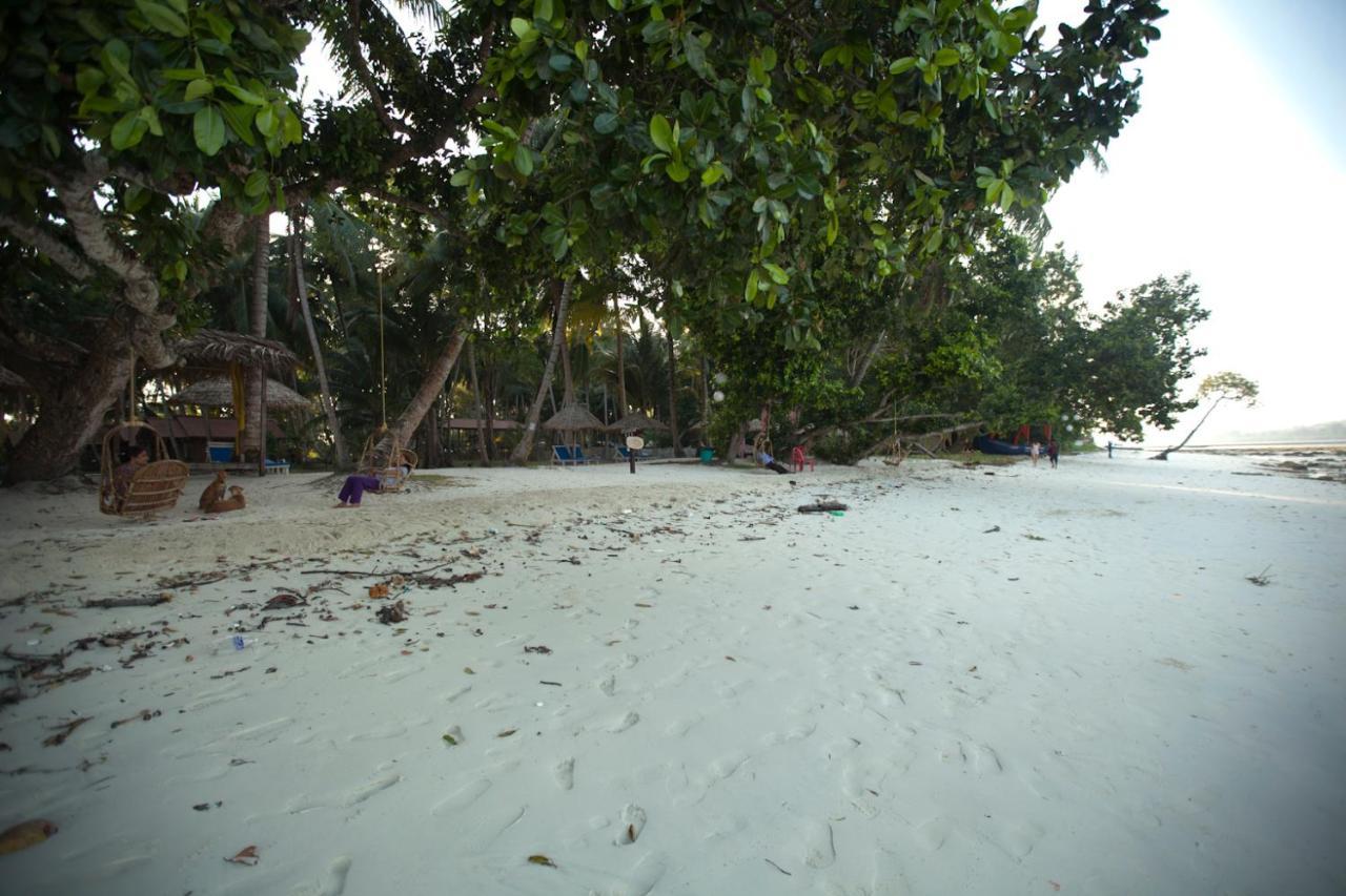 Symphony Palms Beach Resort And Spa Govind Nagar Exteriér fotografie